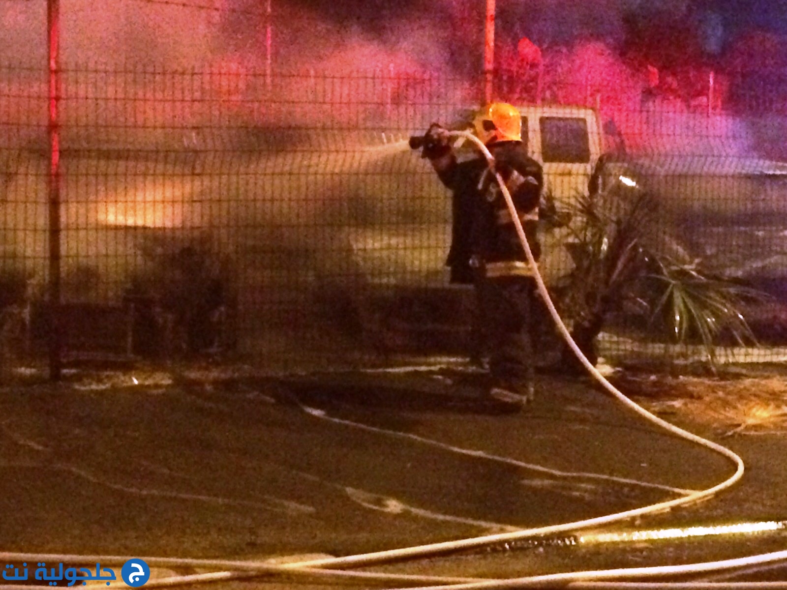 احتراق 6 سيارات بعد اندلاع النيران في أحد المعارض